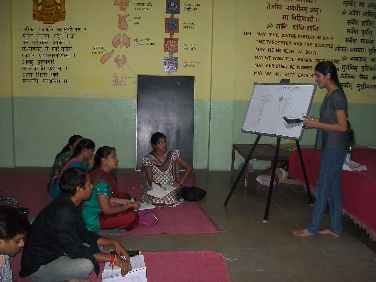 ANANDAM DEHASYA — The Bliss of Understanding the Body session photo 6