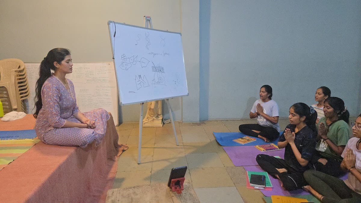 ANANDAM DEHASYA — The Bliss of Understanding the Body session photo 31