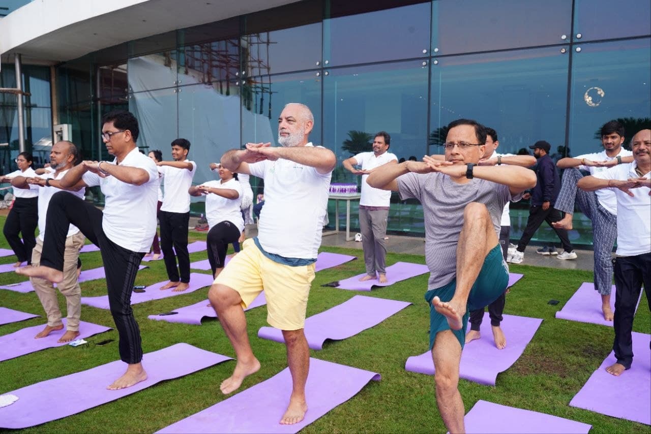 Dr. Tejaswini Manogna conducting an online yoga class